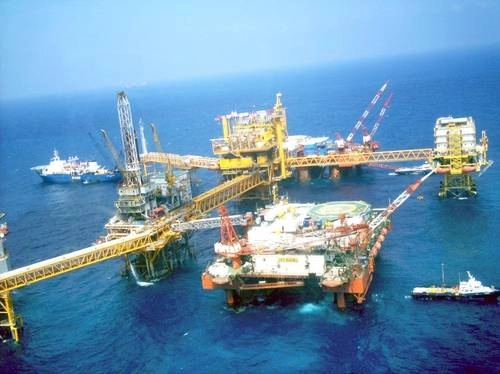 La emisión de miles de toneladas de metano ocurrió en la plataforma petrolera Ku-Maloob-Zaap, cerca de Campeche. Foto Notimex / Archivo