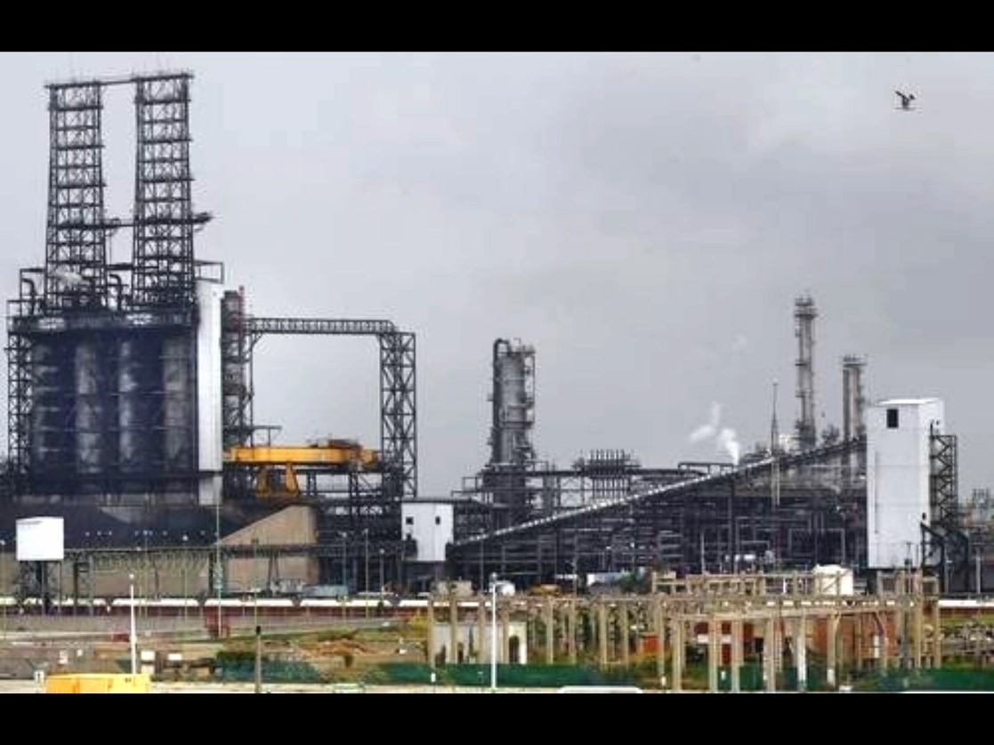 Vista parcial de la refinería Francisco I. Madero, en Tamaulipas. Foto Marco Peláez / Archivo