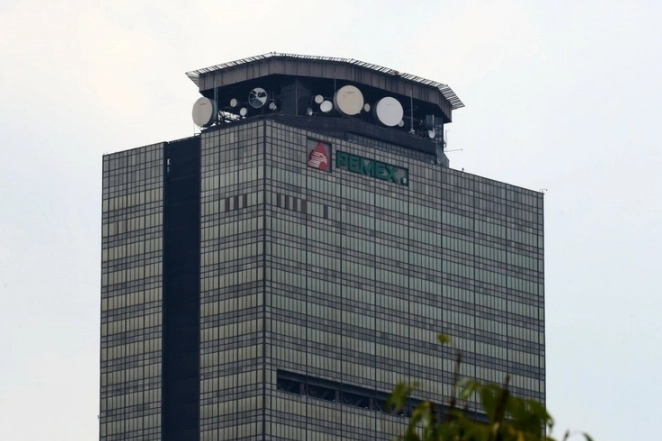 Torre de Pemex en la Ciudad de México. Foto Roberto García Ortiz / Archivo