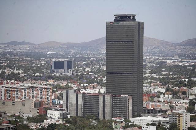 Torre de Pemex en la capital del país. Foto Cristina Rodríguez / Archivo