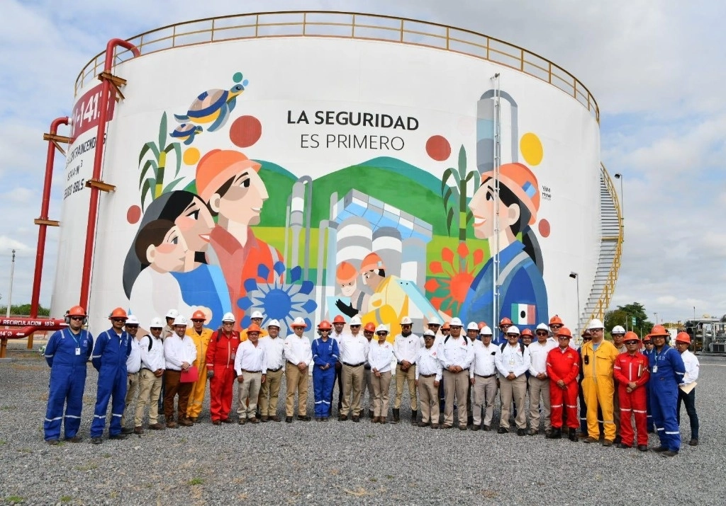 Personal de la Planta de Acondicionamiento de Gas Húmedo Amargo Papan, ubicada en Veracruz. Foto Pemex