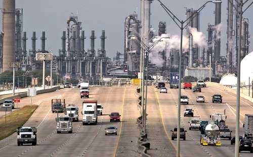 Pemex reportó un incendio en una de las unidades en sus instalaciones de la refinería Deer Park, Texas, según una alerta. Foto Ap / Archivo