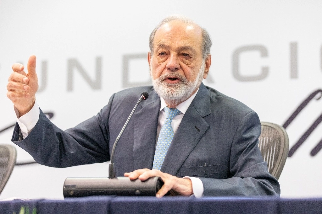 Empresario Carlos Slim y Pemex analizan la instalación de un campo de gas natural. Foto Pablo Ramos
