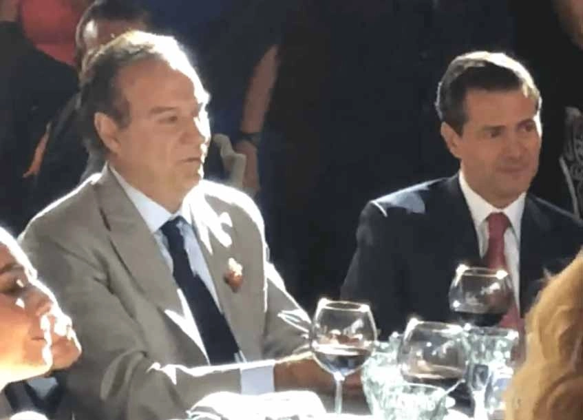 Juan Collado y Enrique Peña Nieto, durante la boda de la hija del abogado, en 2019. Imagen tomada de Youtube