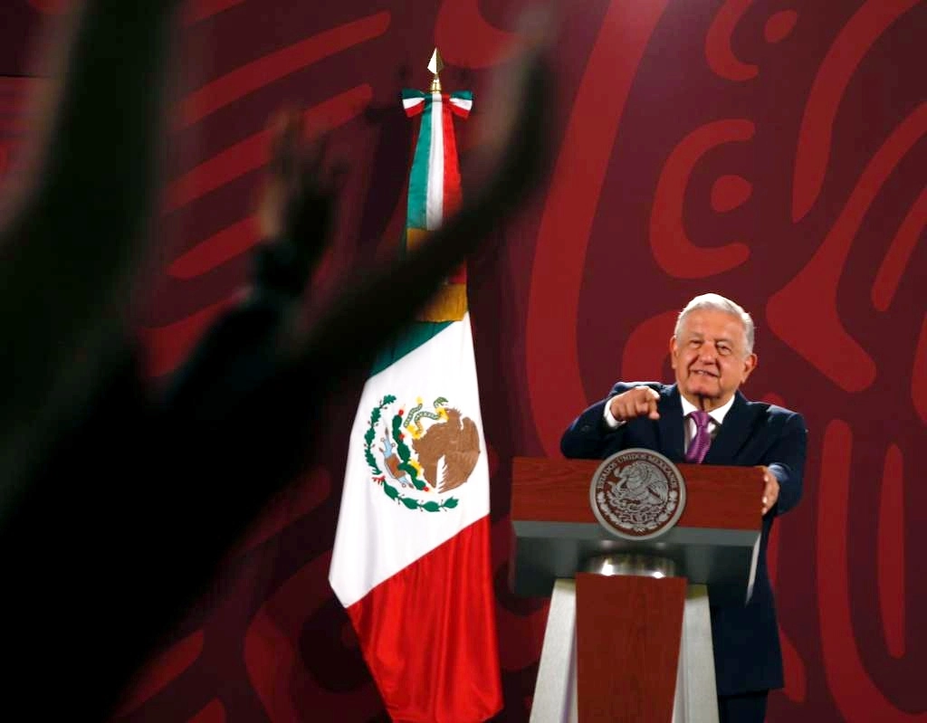 El presidente López Obrador aseguró en la conferencia matutina del 21 de junio de 2022 que la pandemia de covid-19 detuvo el proyecto de descentralización. Foto Guillermo Sologuren