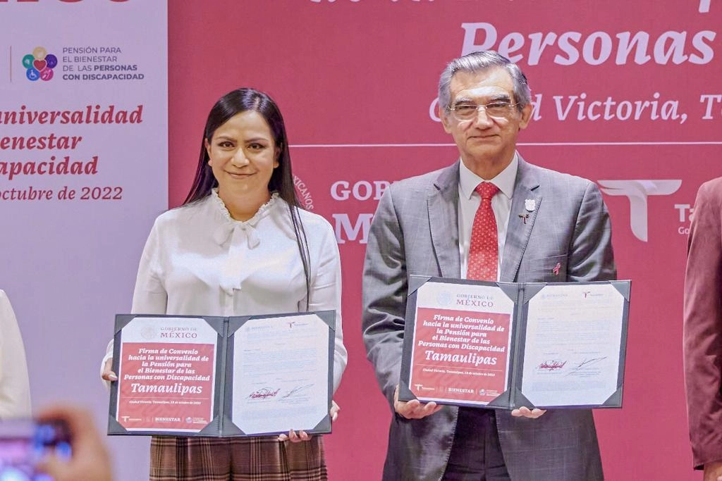 La secretaria del Bienestar, Ariadna Montiel Reyes y el gobernador de Tamaulipas, Américo Villarreal Anaya, en la firma del acuerdo. Foto Secretaría del Bienestar