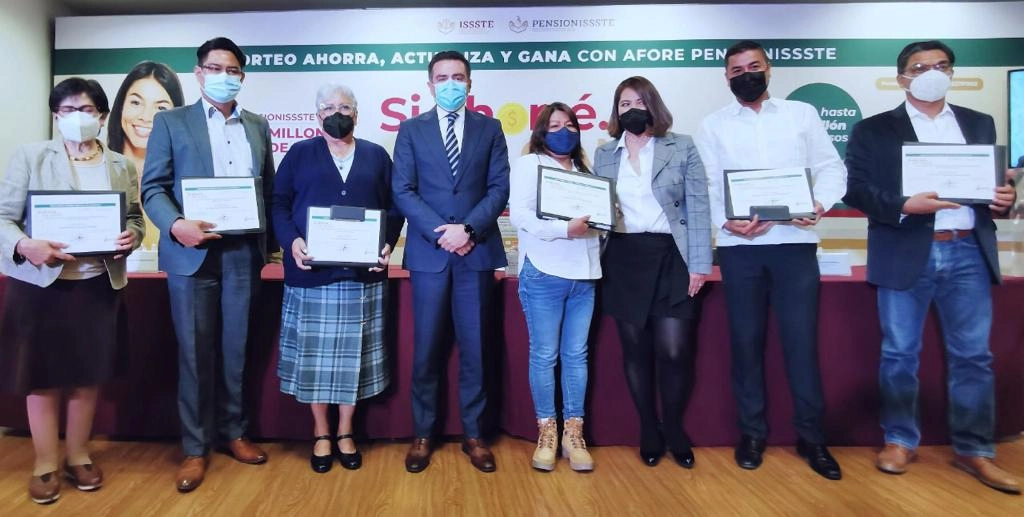 Los ganadores pueden consultar el depósito del premio en sus cuentas individuales. Foto Issste