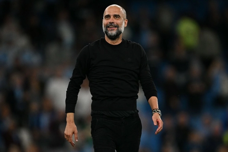 El entrenador del Manchester City, Pep Guardiola, se perderá los dos próximos partidos de su equipo tras haberse sometido a una operación de espalda, anunció el campeón de Europa. Foto Afp / Archivo