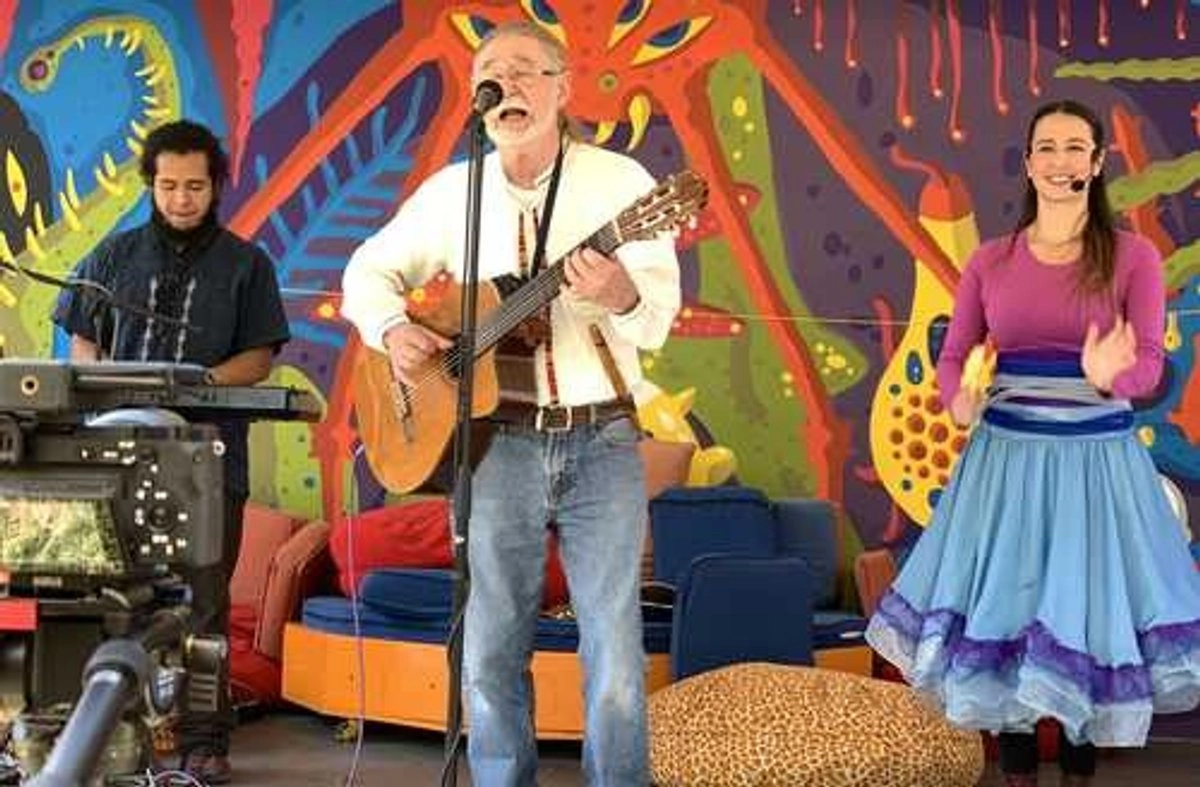 El trabajo de Pepe Frank dentro de la música infantil se divide en dos partes: la pedagógica, como maestro, y la de artista, creando música de y para niños. Foto
