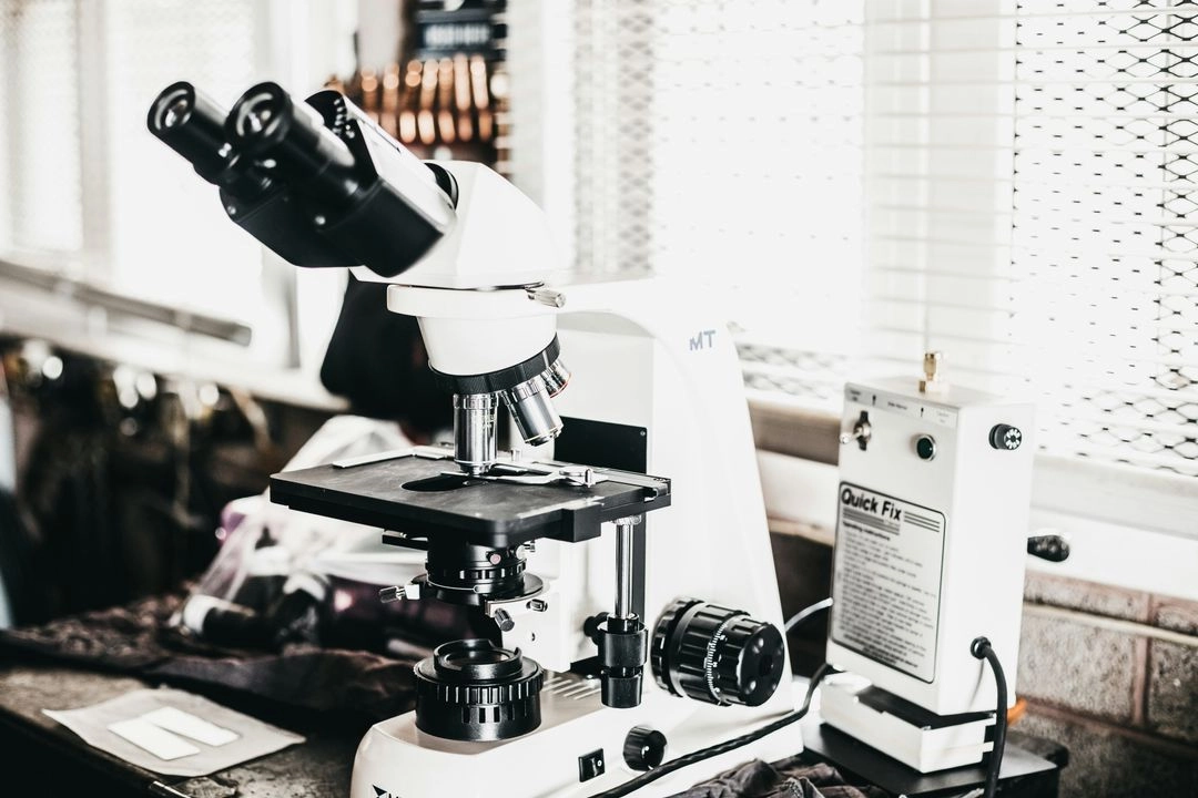 Los péptidos se han estudiado durante mucho tiempo por sus diversas funciones en los sistemas biológicos, actuando como hormonas, neurotransmisores y factores de crecimiento. Foto 