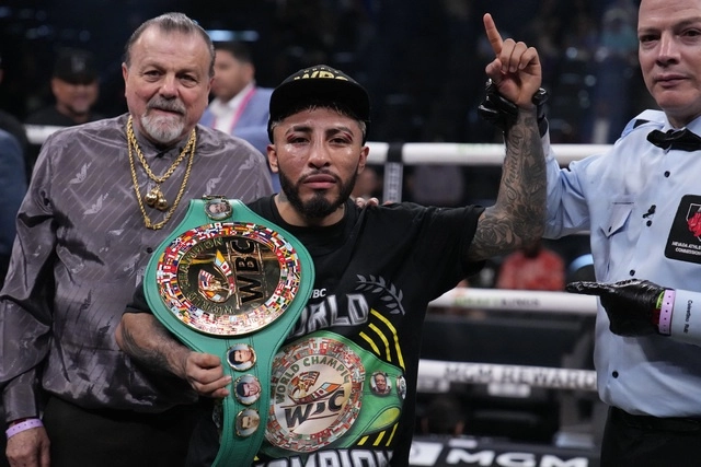 Antes de Alejandro "Peque" Santiago, 16 boxeadores mexicanos habían intentado vencer a Nonito Donaire. Foto Ap