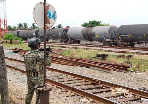 Grupo México tendrá un pequeño impacto financiero luego de que el gobierno diera a conocer la ocupación de un tramo ferroviario confeccionado a su subsidiaria Ferrosur en Veracruz, afirmó Citibanamex. Foto Sergio Balandrano