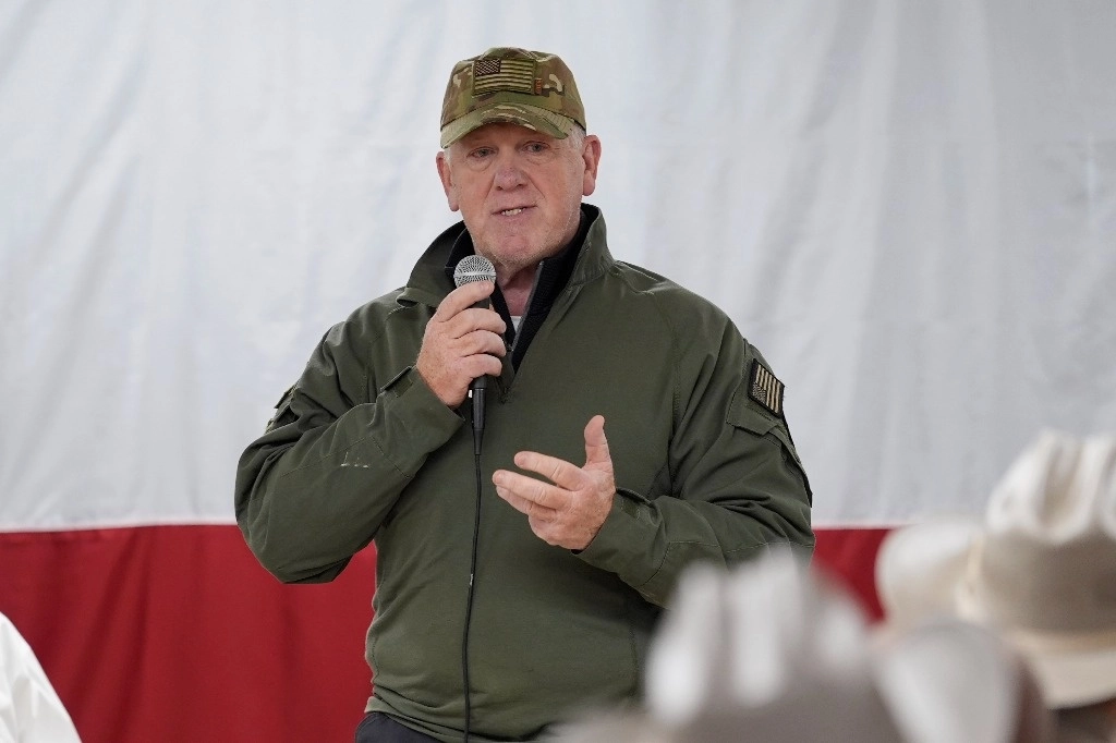 Tom Homan, nuevo 'zar' fronterizo del futuro presidente Donald Trump, en un acto el pasado 26 de noviembre en Eagle Pass, Texas. Foto Ap