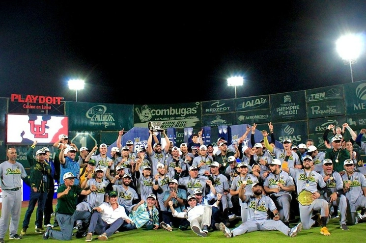 Pericos de Puebla remontaron la Serie del Rey para convertirse en campeones, luego de perder los dos primeros juegos. Foto Tomada de X @Pericos_Oficial 