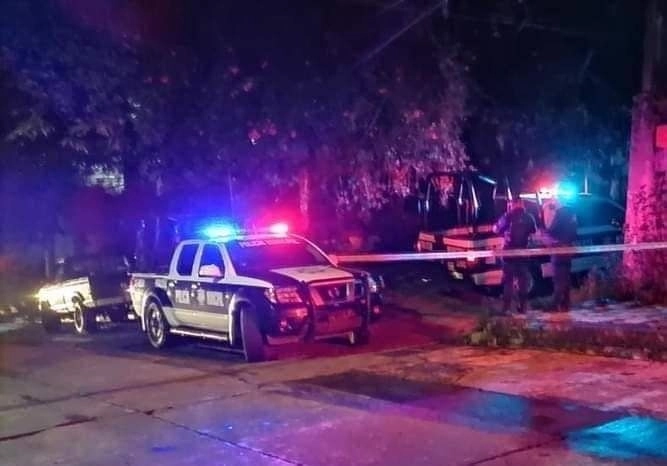 Al llegar, el automotor negro estaba estacionado en el lugar y del interior descendió un sujeto, quien se les paró enfrente y les disparó en repetidas ocasiones. Foto La Jornada / archivo