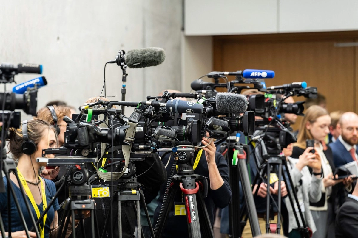 Cámaras, micrófonos y representantes de los medios de comunicación en imagen de archivo. Foto
