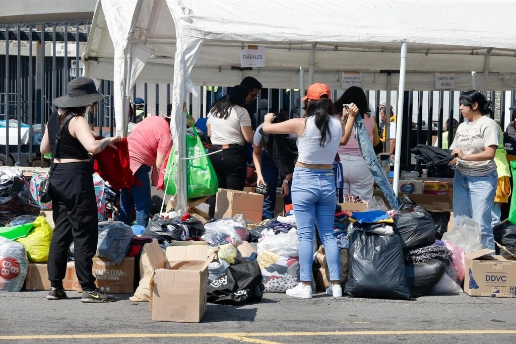 Continúa el acopio de víveres y productos de primera necesidad para familias afectadas por el huracán 'Otis'. Foto María Luisa Severiano