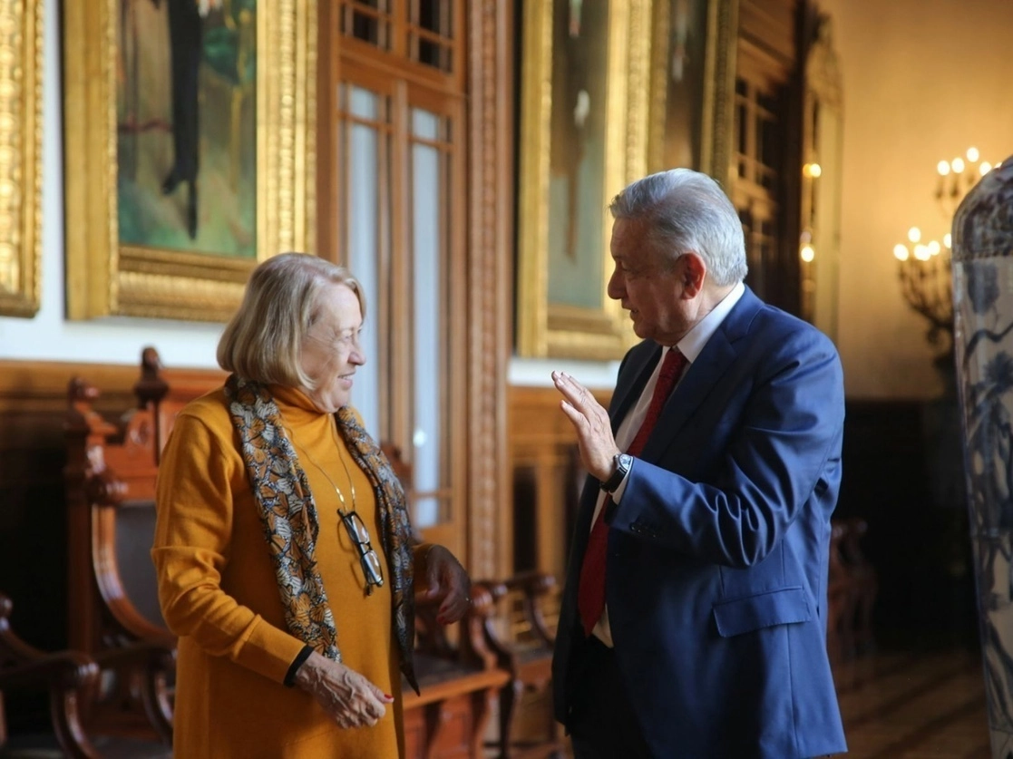 Lilia Rossbach y el presidente López Obrador, en Palacio Nacional. Foto tomada del Twitter de @lopezobrador_ / Archivo