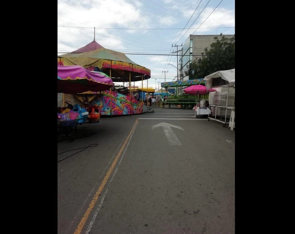 Pese a la pandemia autoridades de la  GAM permitieron la instalación de una feria. Foto Proporcinada por vecinos 