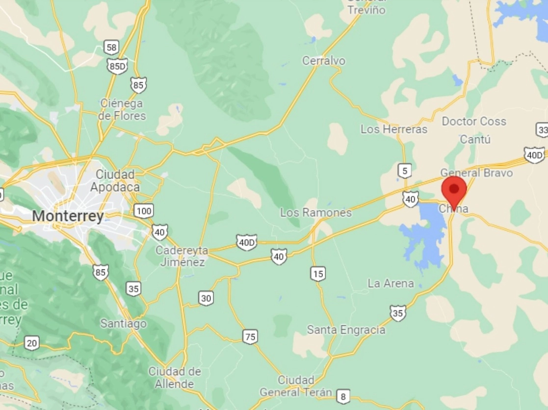 La persecución de la camioneta con los 30 viajeros indocumentados en NL inició en Cadereyta y concluyó en el municipio de China. Foto tomada de Google Maps