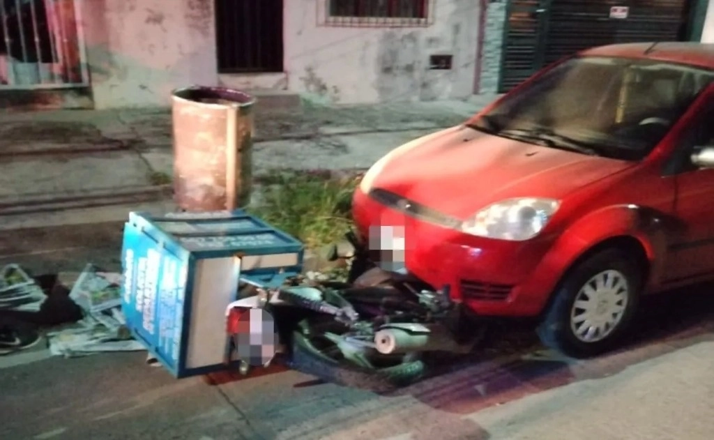 Motocicleta del trabajador, a quien un colega llevó a la Cruz Roja. De ahí, los mismos sujetos que fallaron en el primer intento de rapto consiguieron llevárselo con rumbo desconocido. Foto 'El Debate'