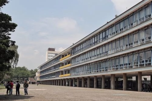 Edificio de una de las facultades de la UNAM en imagen de archivo. Foto Marco Peláez