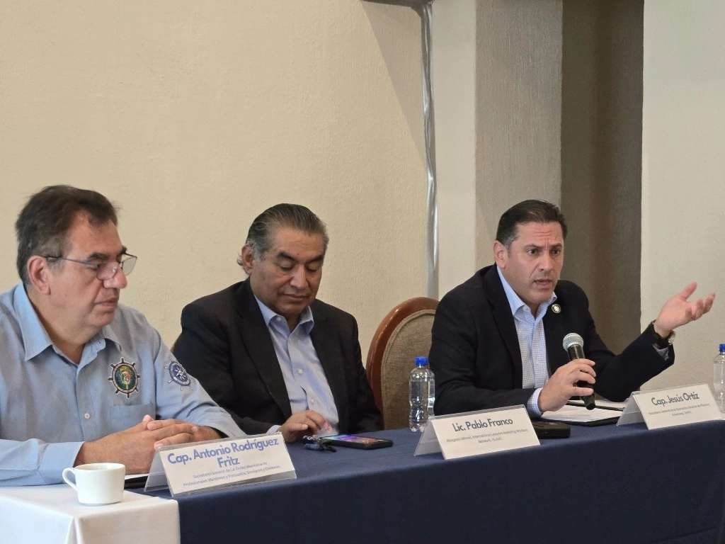Representantes de Aspa y La Orden durante conferencia de prensa. Foto Especial