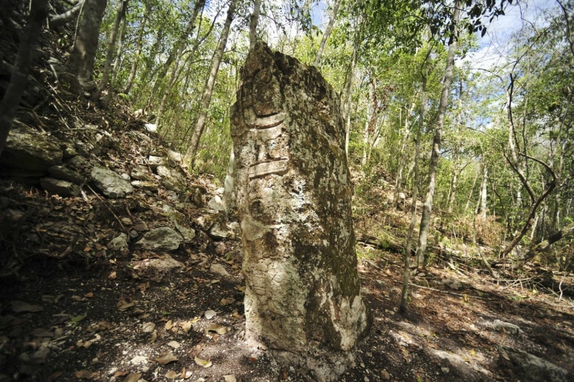 Vestigios de la antigua ciudad de Chactún, yacimiento arqueológico de la cultura maya ubicado en Campeche. Foto Cuartoscuro / Archivo