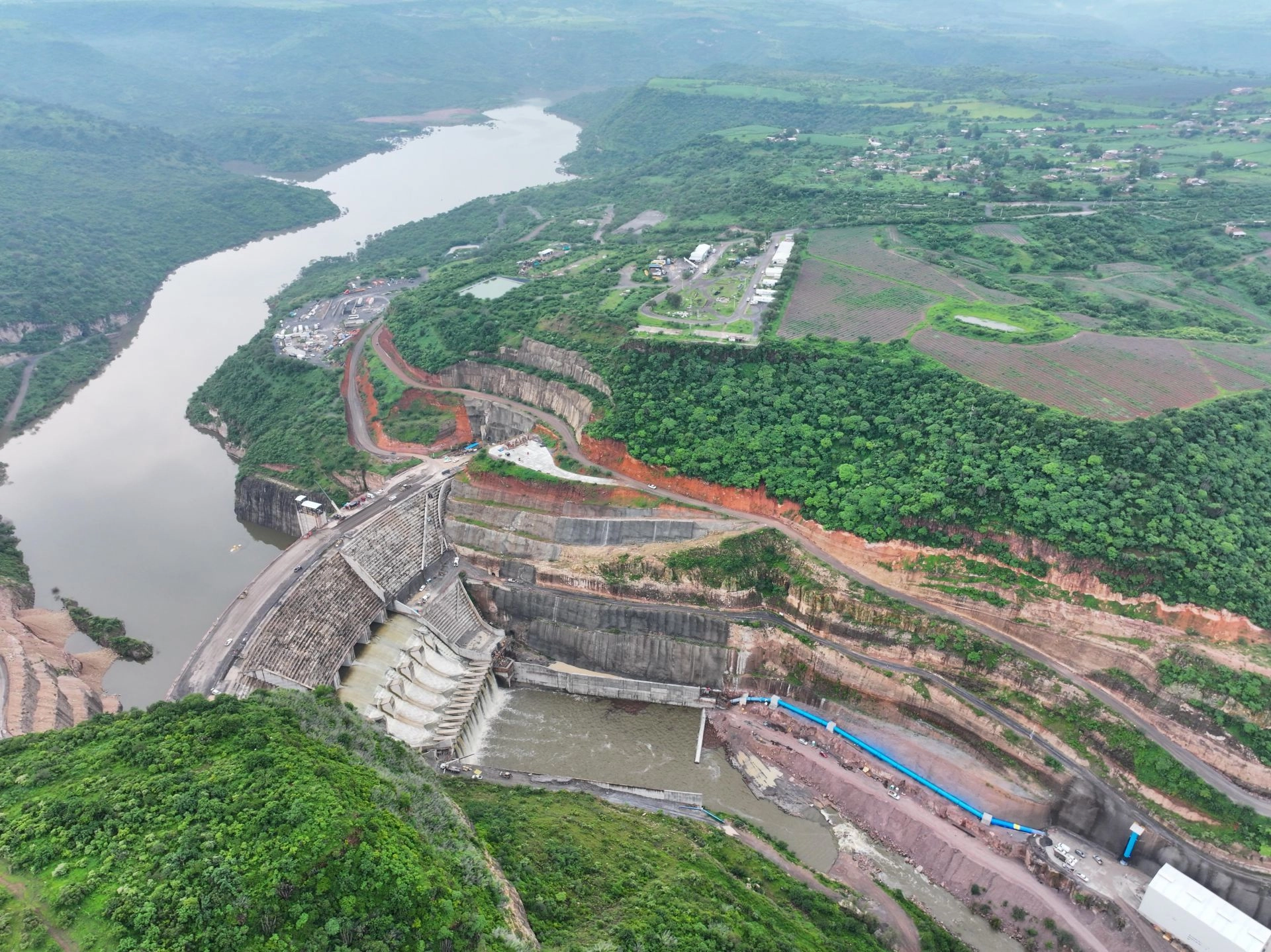 Toma aérea de la conclusión de obras en la presa El Zapotillo. La Zona Metropolitana de Guadalajara recibirá 3 metros cúbicos por segundo más de agua. 