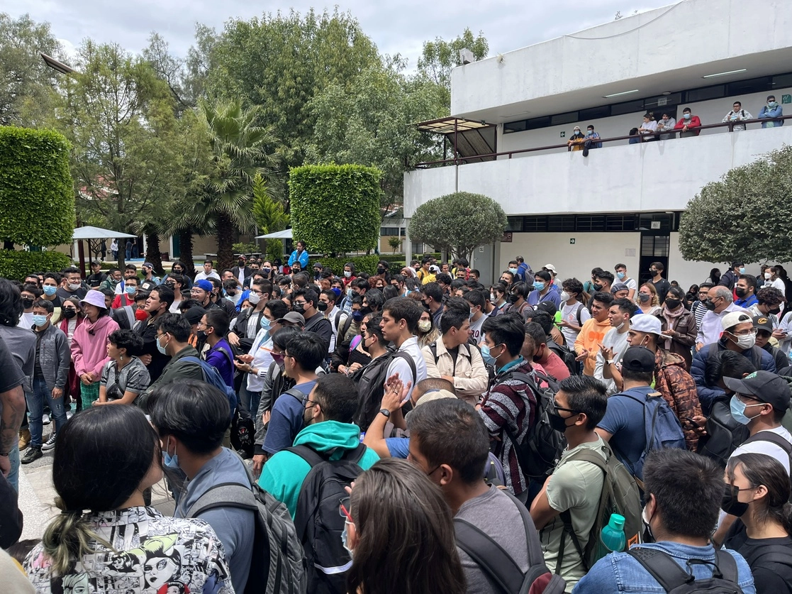 Alumnos de la ESIME de la Unidad Profesional Ticomán durante una asamblea este jueves 08 de septiembre de 2022. Foto Alfredo Domínguez