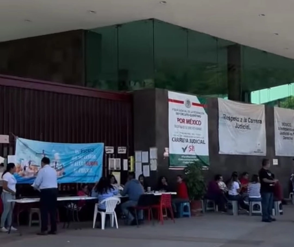 Con excepción del Tribunal Laboral de Asuntos Individuales, los trabajadores del resto de los juzgados federales de Querétaro decidieron seguir en paro. Foto La Jornada