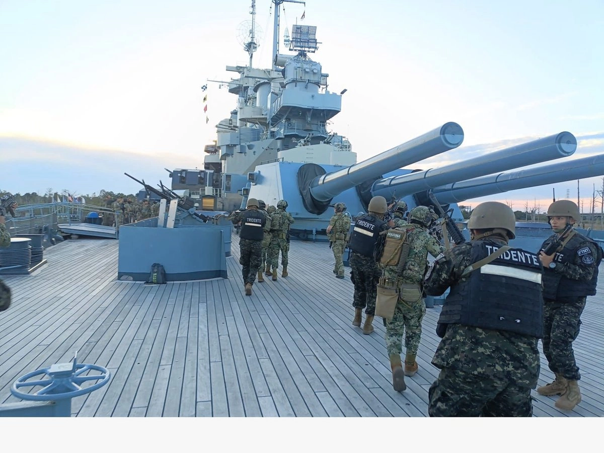 la ceremonia de clausura se llevó a cabo a bordo del Portaaviones “USS Harry S. Truman”, perteneciente a la Armada de los Estados Unidos. Foto 
