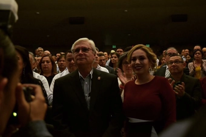El gobernador Jaime Bonilla junto a la alcaldes Zulema Adams. Foto @Jaime_BonillaV