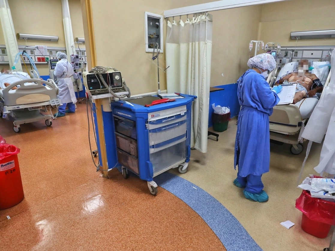 Personal del Instituto Nacional de Enfermedades Respiratorias. Foto Marco Peláez 