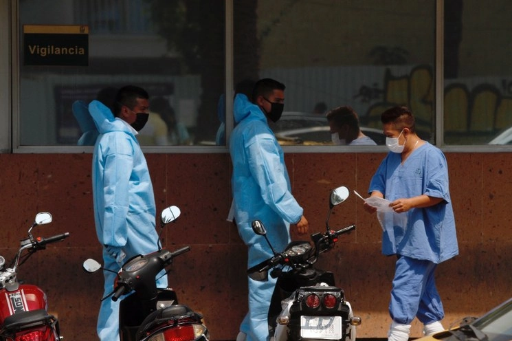En algunos hospitales regionales faltan insumos para el personal médico que atiende a enfermos Covid-19. Foto Cristina Rodríguez 