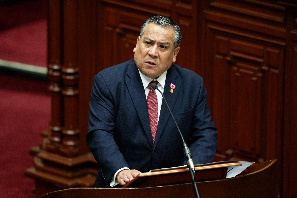 El primer ministro, Gustavo Adrianzén compareció ante el Congreso peruano este 3 de abril de 2024. Foto Ap
