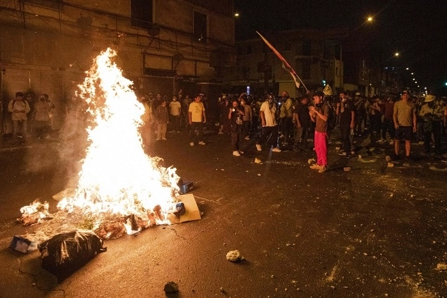 El Ministerio Público de Perú inició las investigaciones por las muerte de 54 personas durante las protestas recientes. Foto Afp
