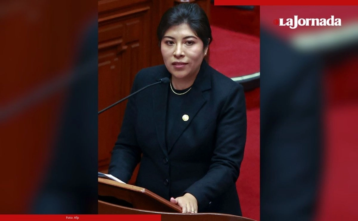 Betssy Chávez, quien fuera primera ministra del ex presidente Pedro Castillo, se encuentra asilada en la embajada de México en Perú; la fiscalía ha solicitado 25 años de cárcel en su contra al ser acusada de conspiración contra el Estado e intento de cerrar el Gobierno. Foto  