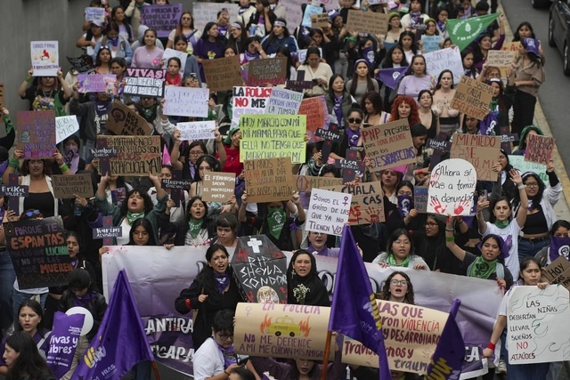 El informe del INEI precisó que la violencia más empleada correspondió a la sicológica o
verbal con casi el 50 por ciento, seguida por la física con más del 27 por ciento y la sexual por arriba del 6 por ciento. Foto Ap