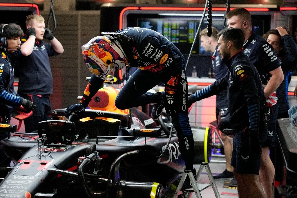 El piloto mexicano quedó eliminado en la Q1 del Gran Premio de Las Vegas de la F1. Foto Ap.