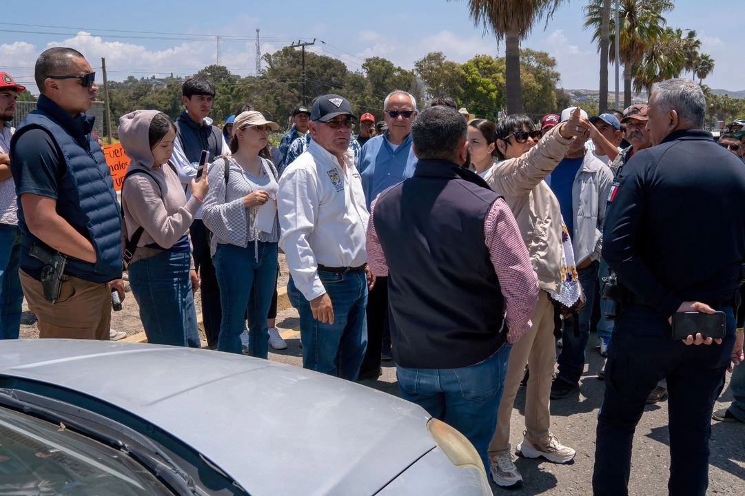 Aspectos del bloqueo y protesta de pescadores en Ensenada, Baja California. Foto
