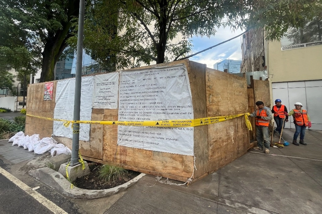 Derrumbe de una obra en construcción en avenida Río Mixcoac. Foto Víctor Camacho