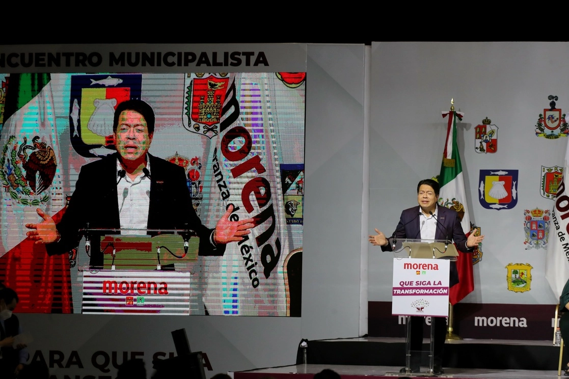 “¡No te dejes intimidar por quienes hoy intentan obstaculizar la democracia participativa! La ciudadanía está en su derecho de participar, promover y difundir su postura", dijo Mario Delgado. Foto Roberto García Ortiz 