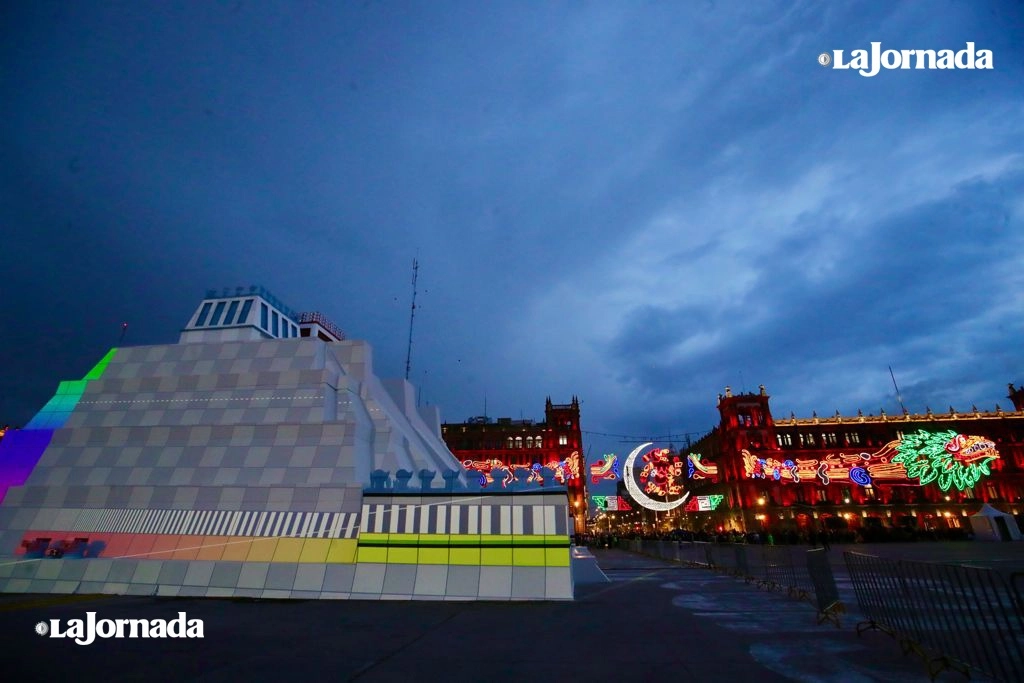 El cuadro principal consiste en una imagen tridimensional de la Coyolxauhqui, diosa de la Luna, sobre la avenida 20 de noviembre. Foto Luis Castillo 