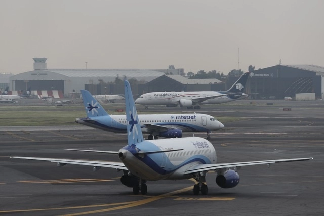 El Aeropuerto Internacional de la Ciudad de México reportó vuelos a destinos como Cancún, Chihuahua, Guadalajara, Mérida, Monterrey, entre otros, el 28 de octubre de 2020. Foto Yazmín Ortega Cortés / Archivo