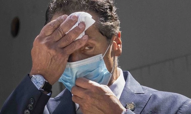 El gobernador de NY, Andrew Cuomo pidió esperar el resultado de la fiscalía sobre las denuncias en su contra. Foto Ap