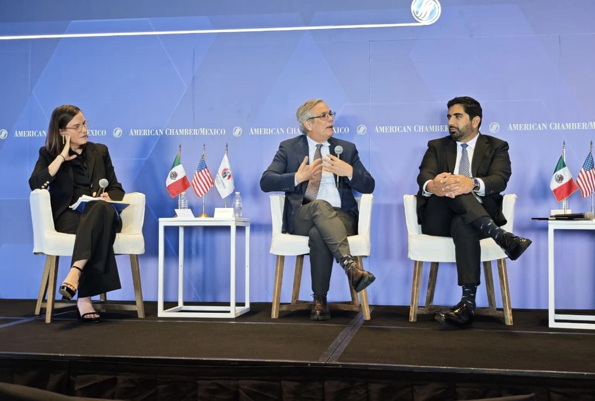 Aunque el secretario de Economía, Marcelo Ebrard Casaubón, ha comentado que no habrá “Cuartito de Junto” en la revisión del T-MEC de 2026, la AMCHAM indicó que es indispensable que los organismos del sector privado participen en el proceso.