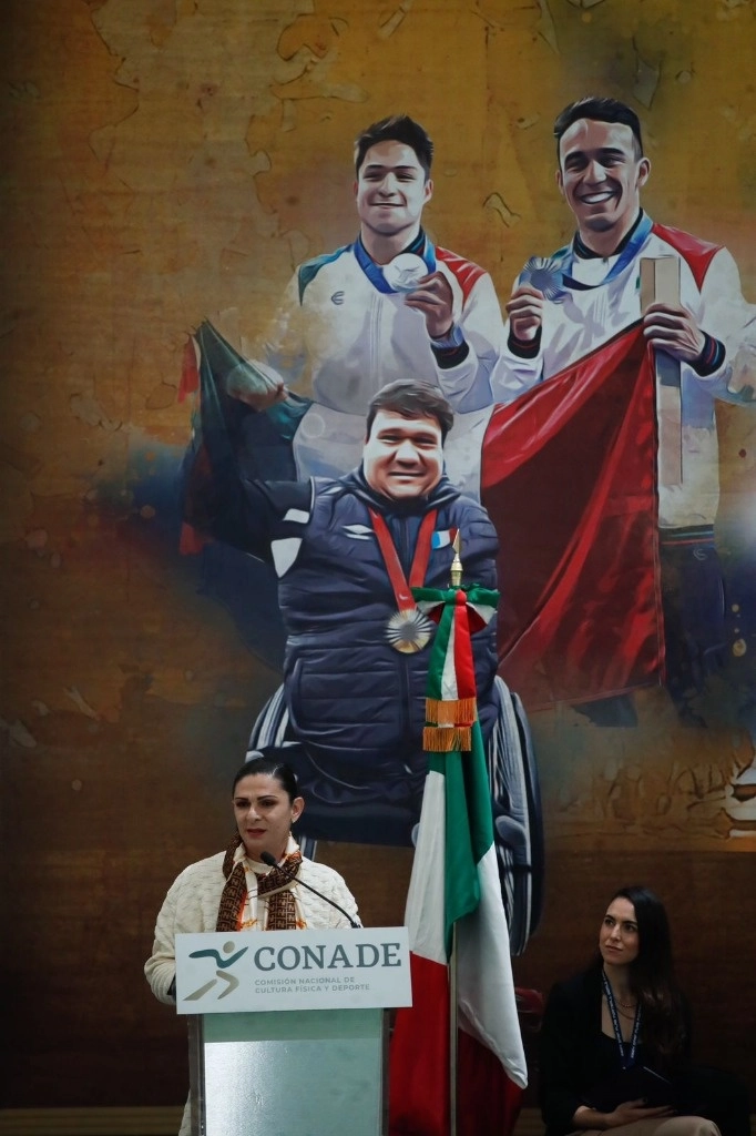 La directora de la Conade, Ana Gabriela Guevara, encabeza la entrega de estímulos a deportistas por sus resultados en campeonatos mundiales, Juegos Olímpicos y Paralímpicos de París 2024. Foto Cristina Rodríguez