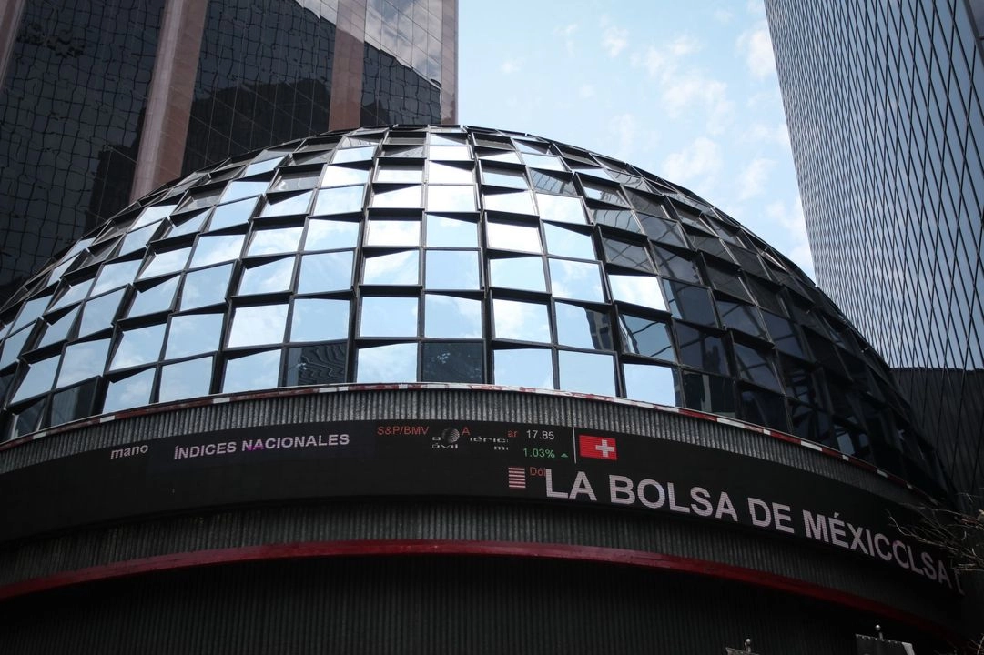 La Bolsa Mexicana de Valores también registró pocos cambios, toda vez que registró una ganancia de 0.5 por ciento. 
