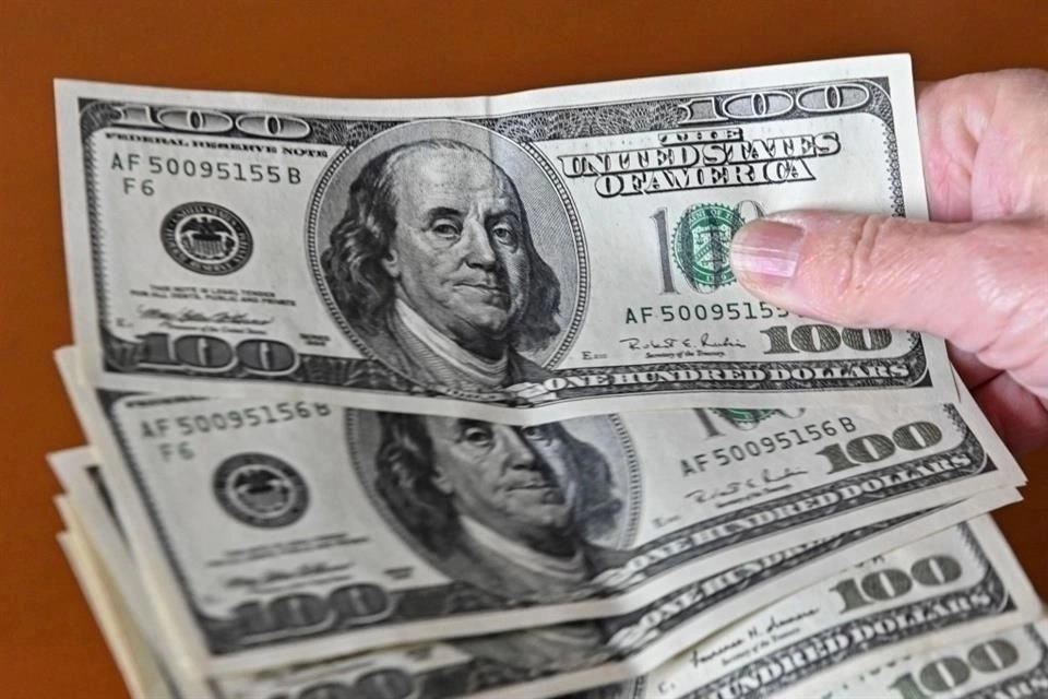 El peso mexicano se aprecia 0.27 por ciento para operar a 16.84 por dólar. Foto Afp / Archivo